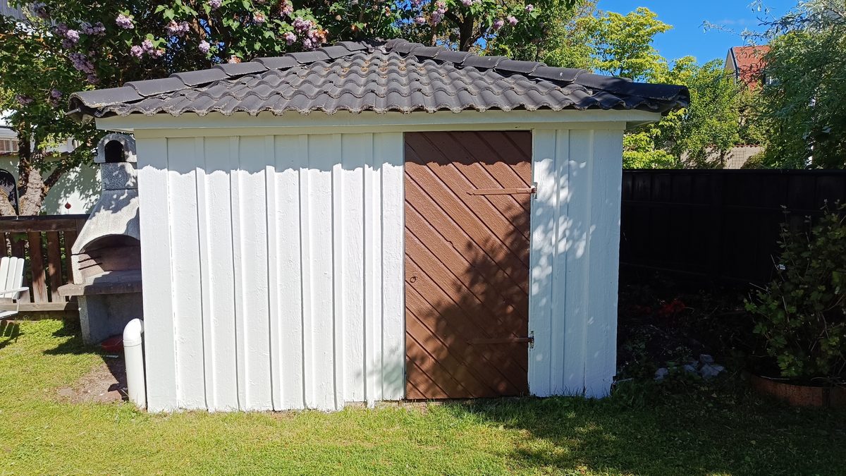 Efter: Uthus nymålat helvitt – Gripen Måleri Linköping